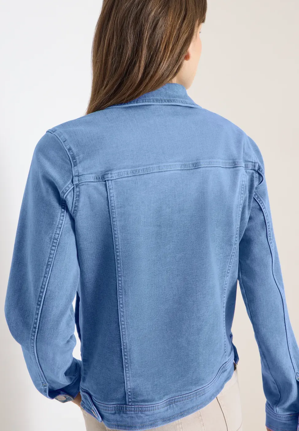 Veste en jean avec poches poitrine et boutons