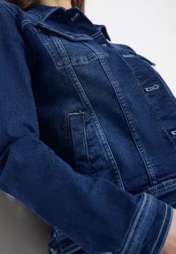 Veste en jean avec poches poitrine et boutons