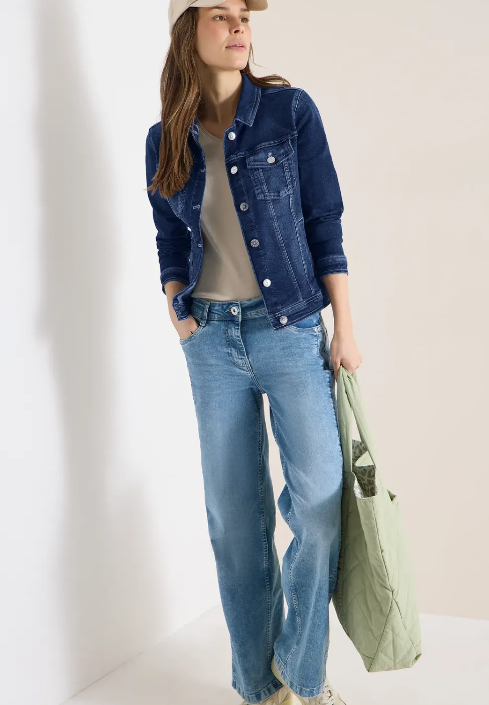 Veste en jean avec poches poitrine et boutons