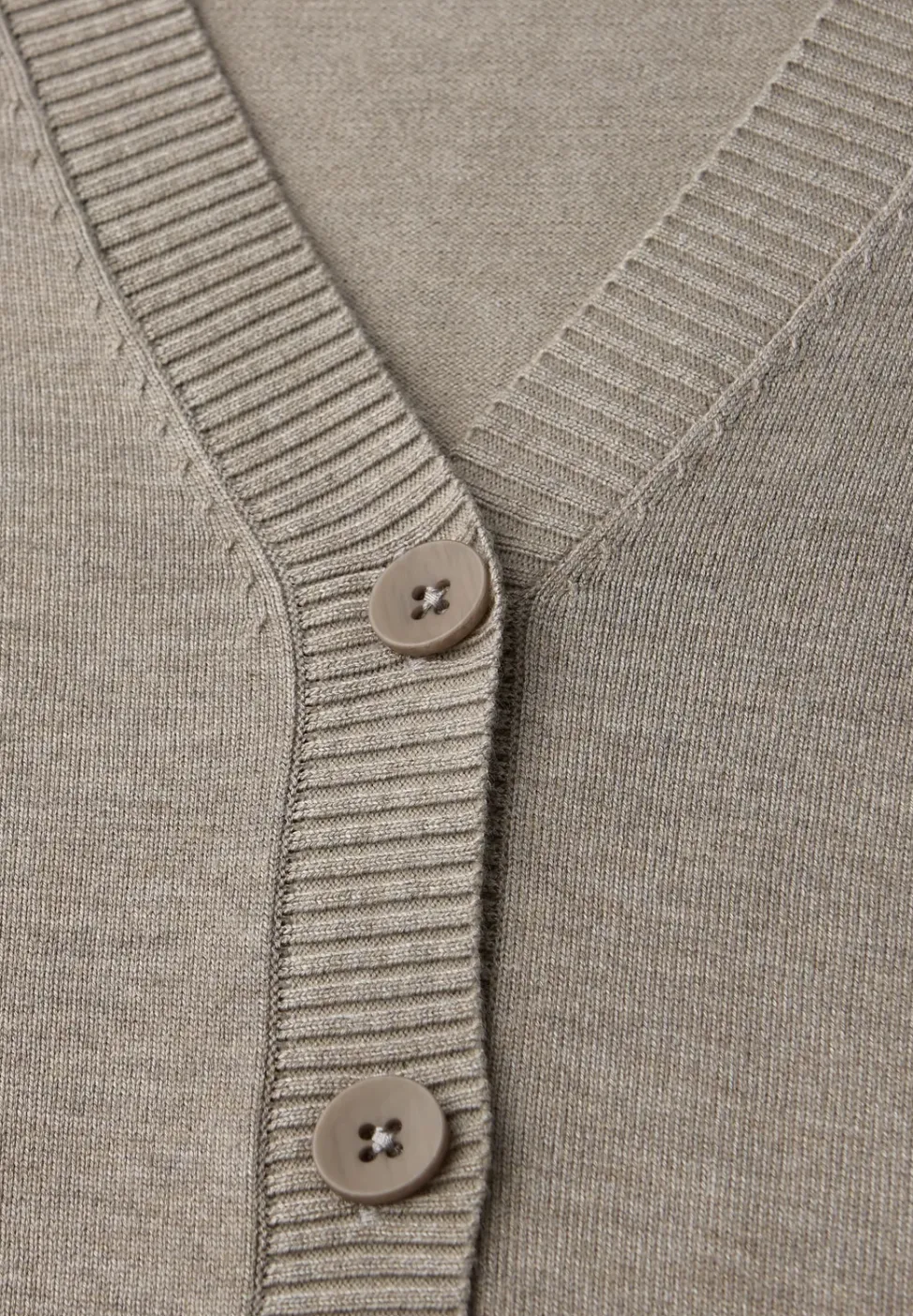 Veste en tricot avec col en V