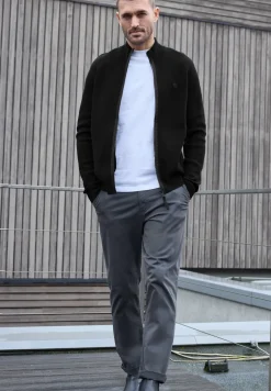 Veste en tricot avec col montant