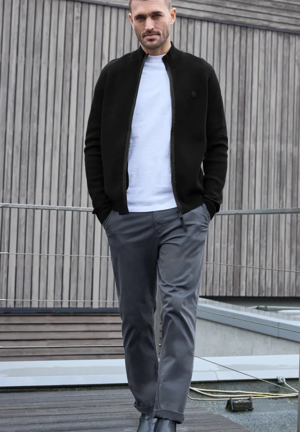 Veste en tricot avec col montant