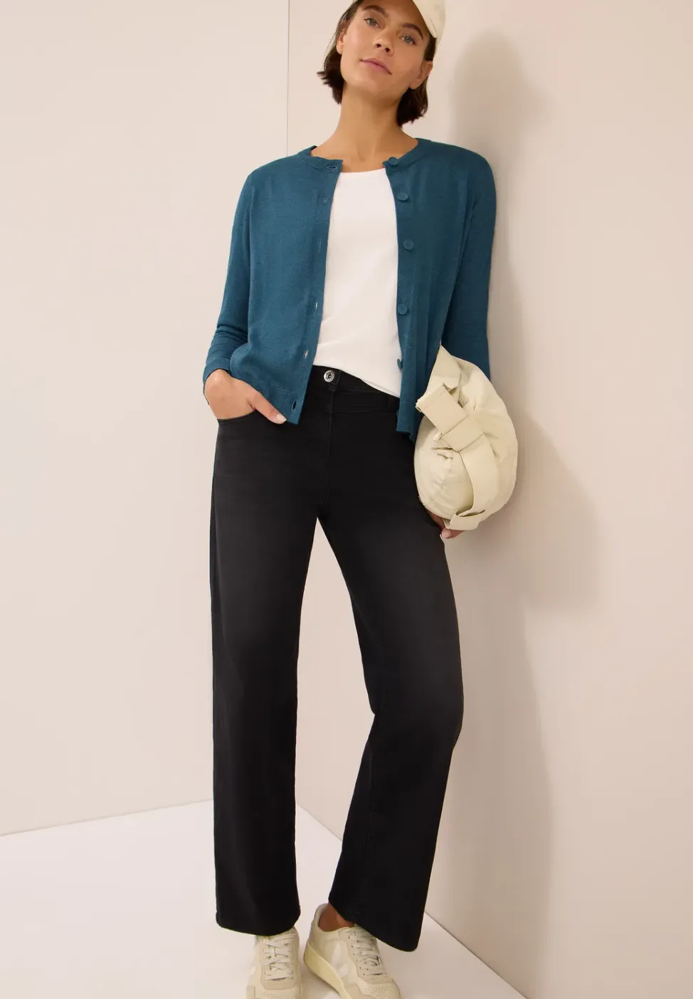 Veste en tricot avec patte de boutonnage