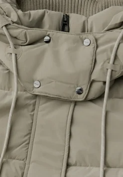 Veste matelassée avec détails en tricot