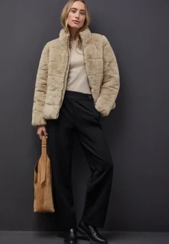 Veste matelassée en fausse fourrure