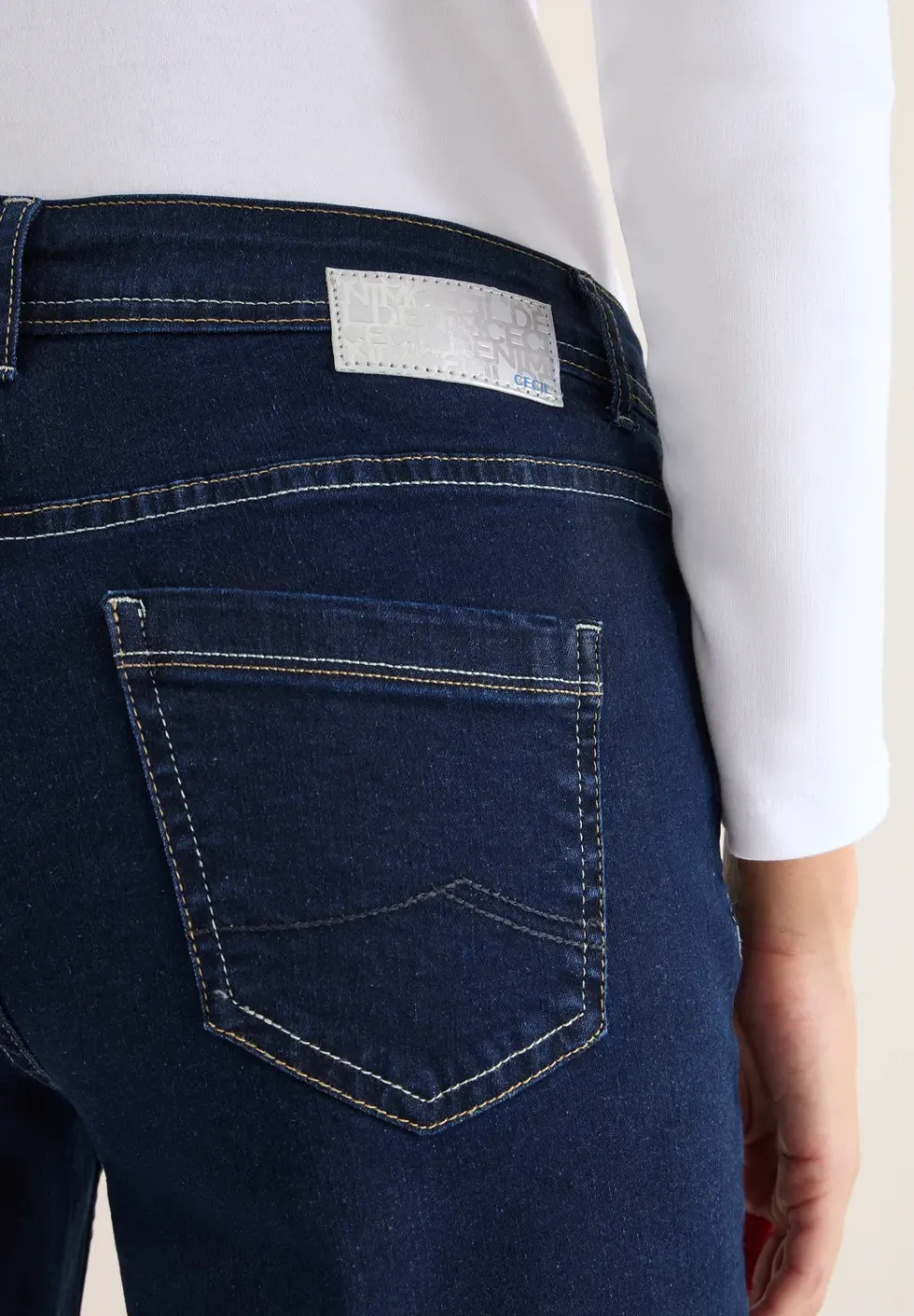 Wide Leg Rinsed Jeans